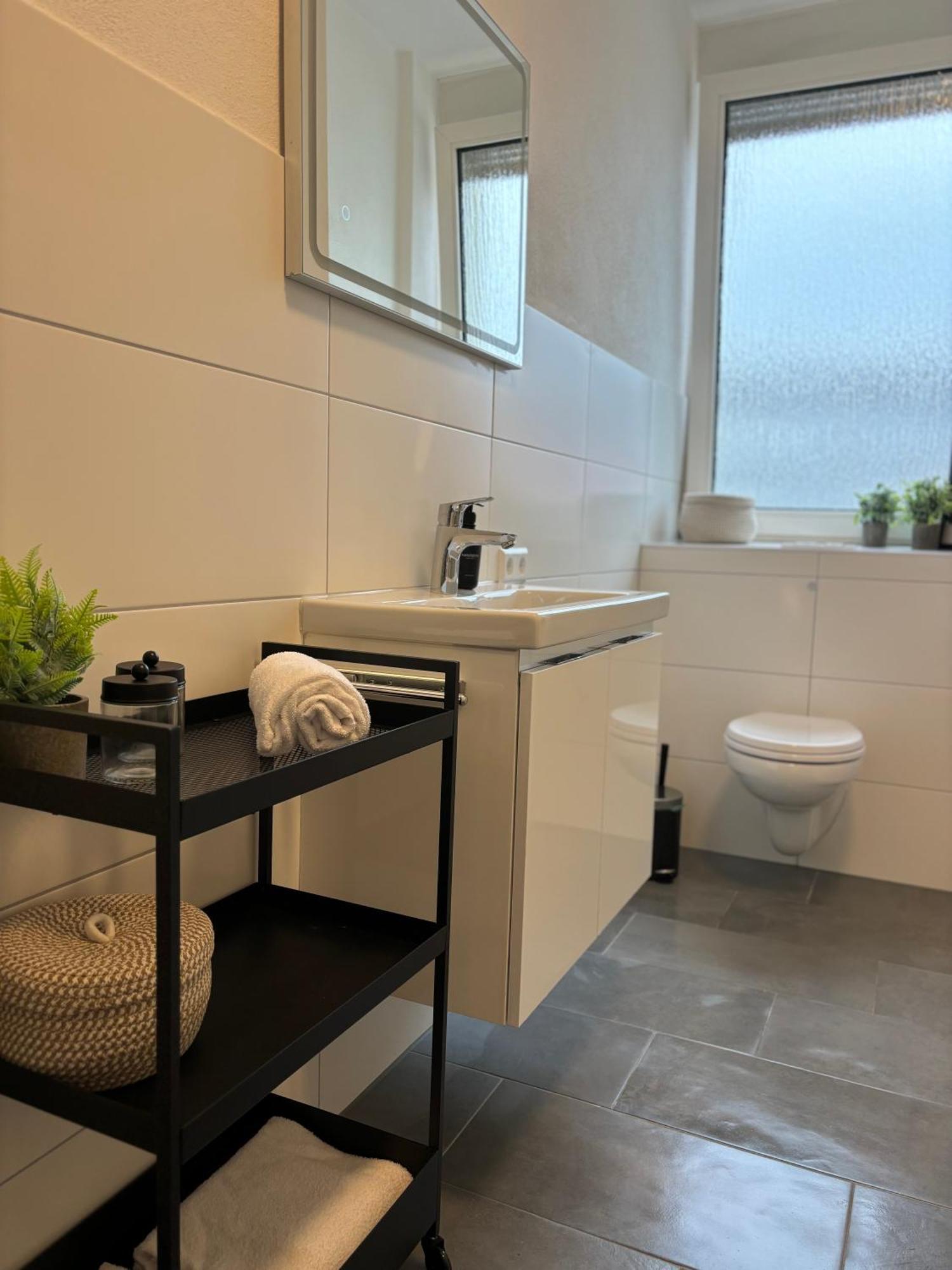 Helles City Apartment Fuer Familien & Gruppen Neu-Ulm Bagian luar foto