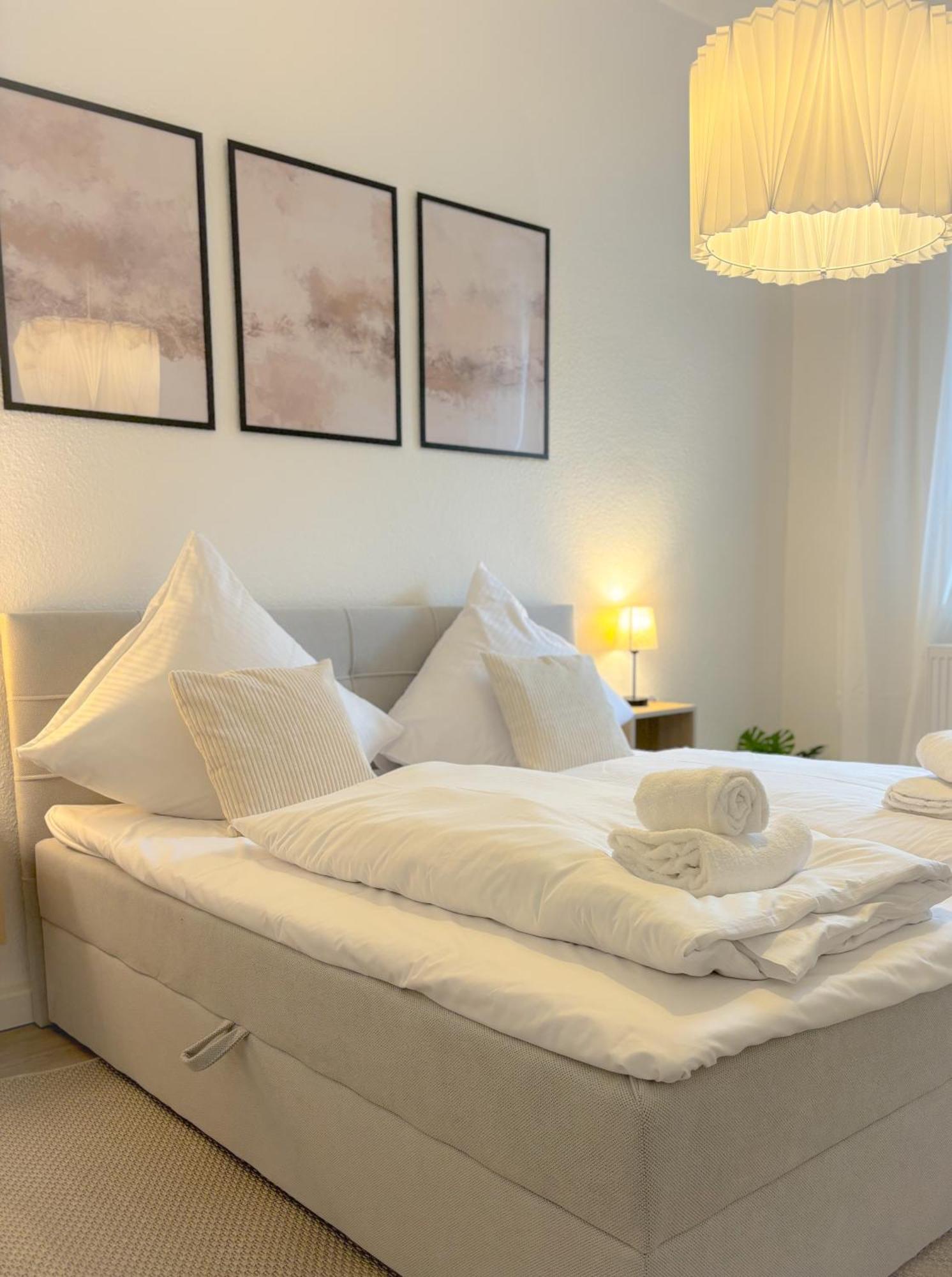 Helles City Apartment Fuer Familien & Gruppen Neu-Ulm Bagian luar foto