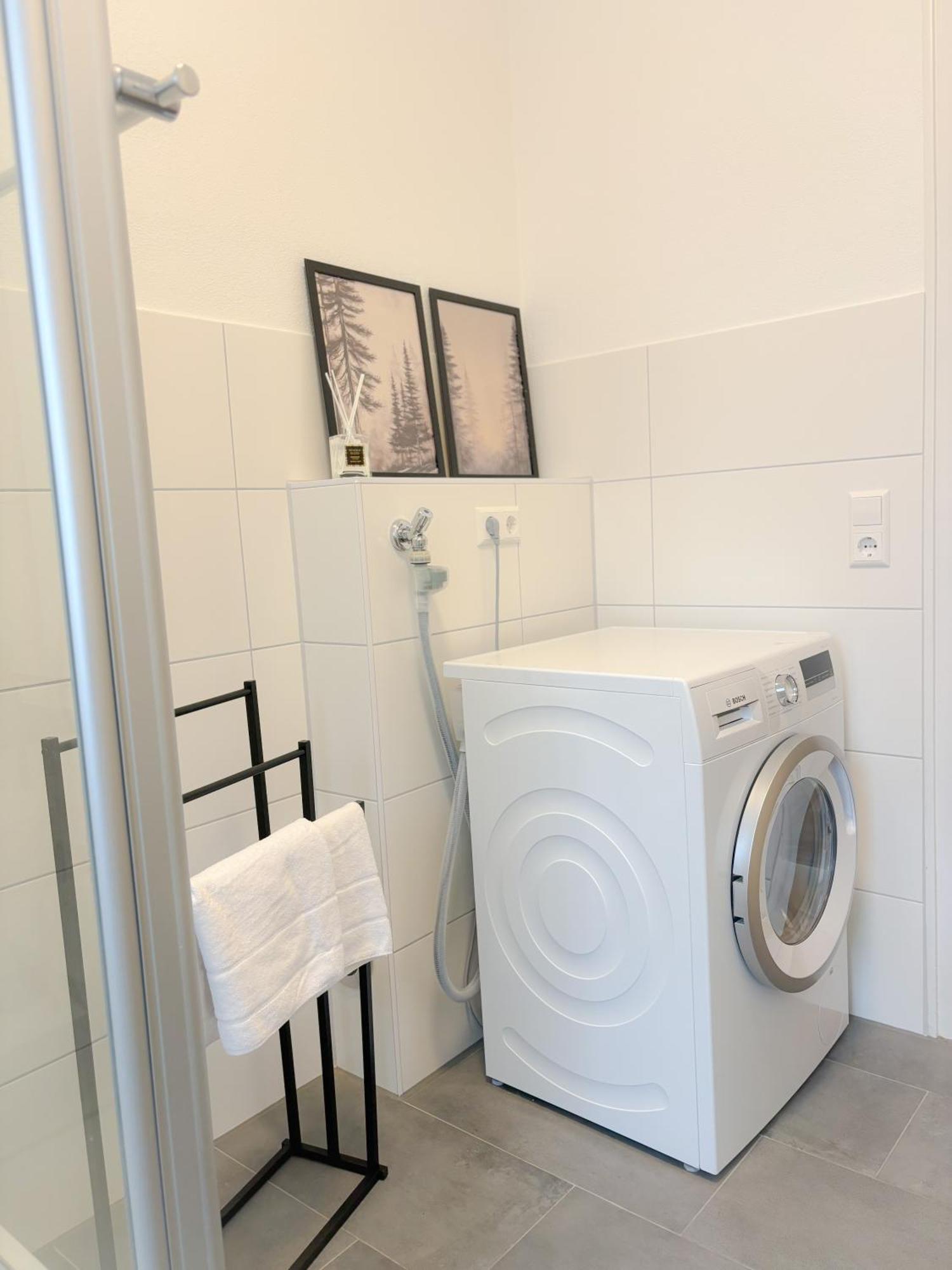 Helles City Apartment Fuer Familien & Gruppen Neu-Ulm Bagian luar foto