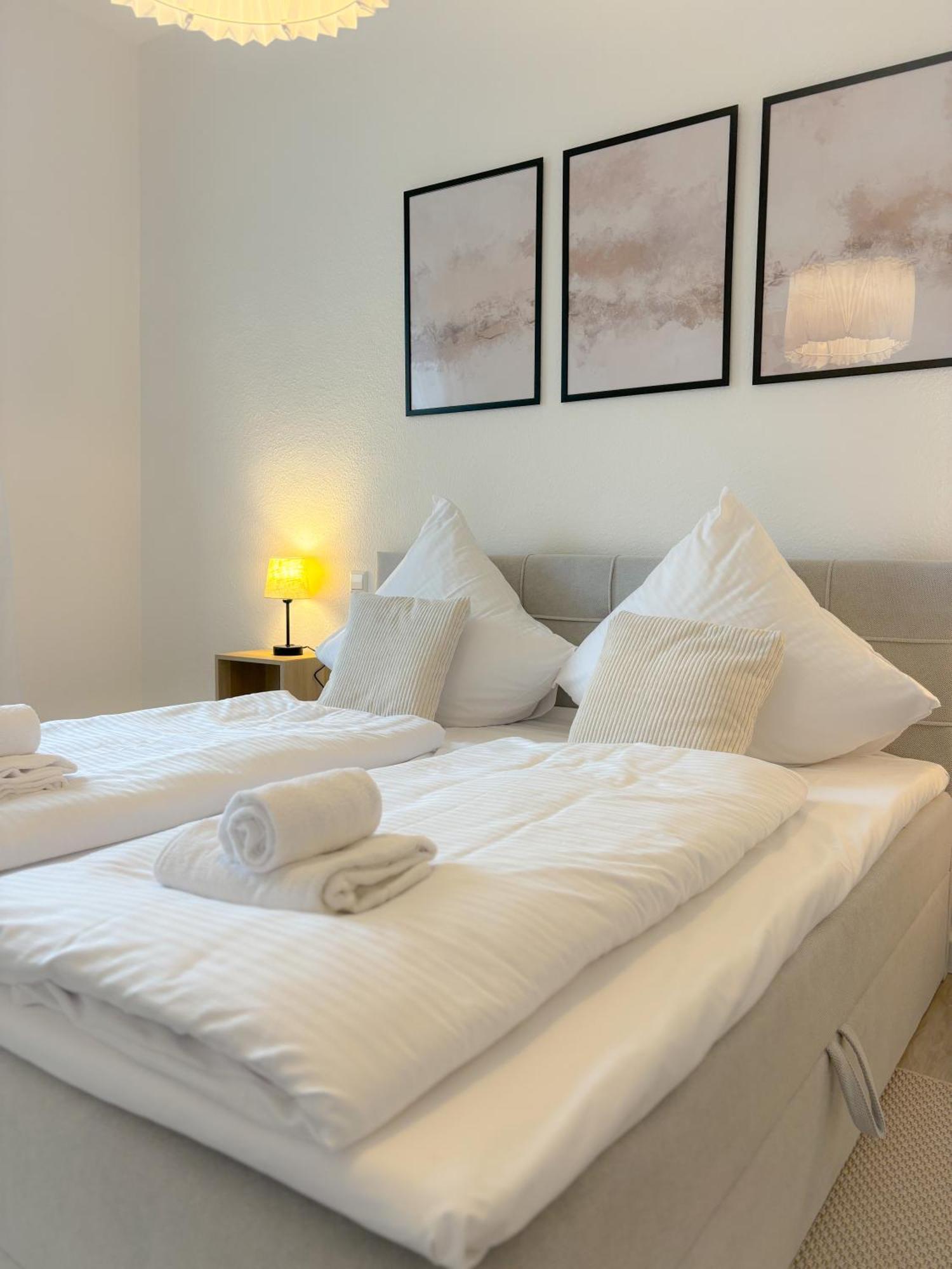Helles City Apartment Fuer Familien & Gruppen Neu-Ulm Bagian luar foto