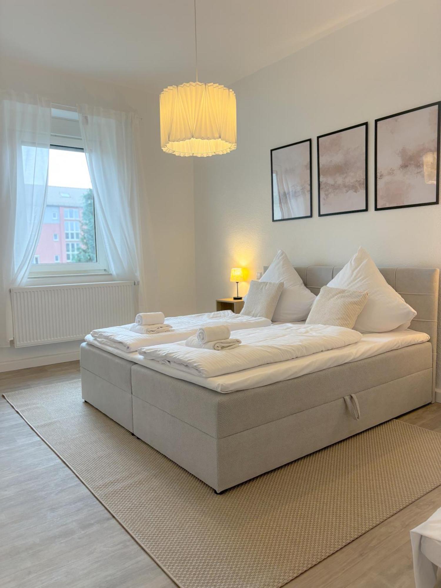 Helles City Apartment Fuer Familien & Gruppen Neu-Ulm Bagian luar foto