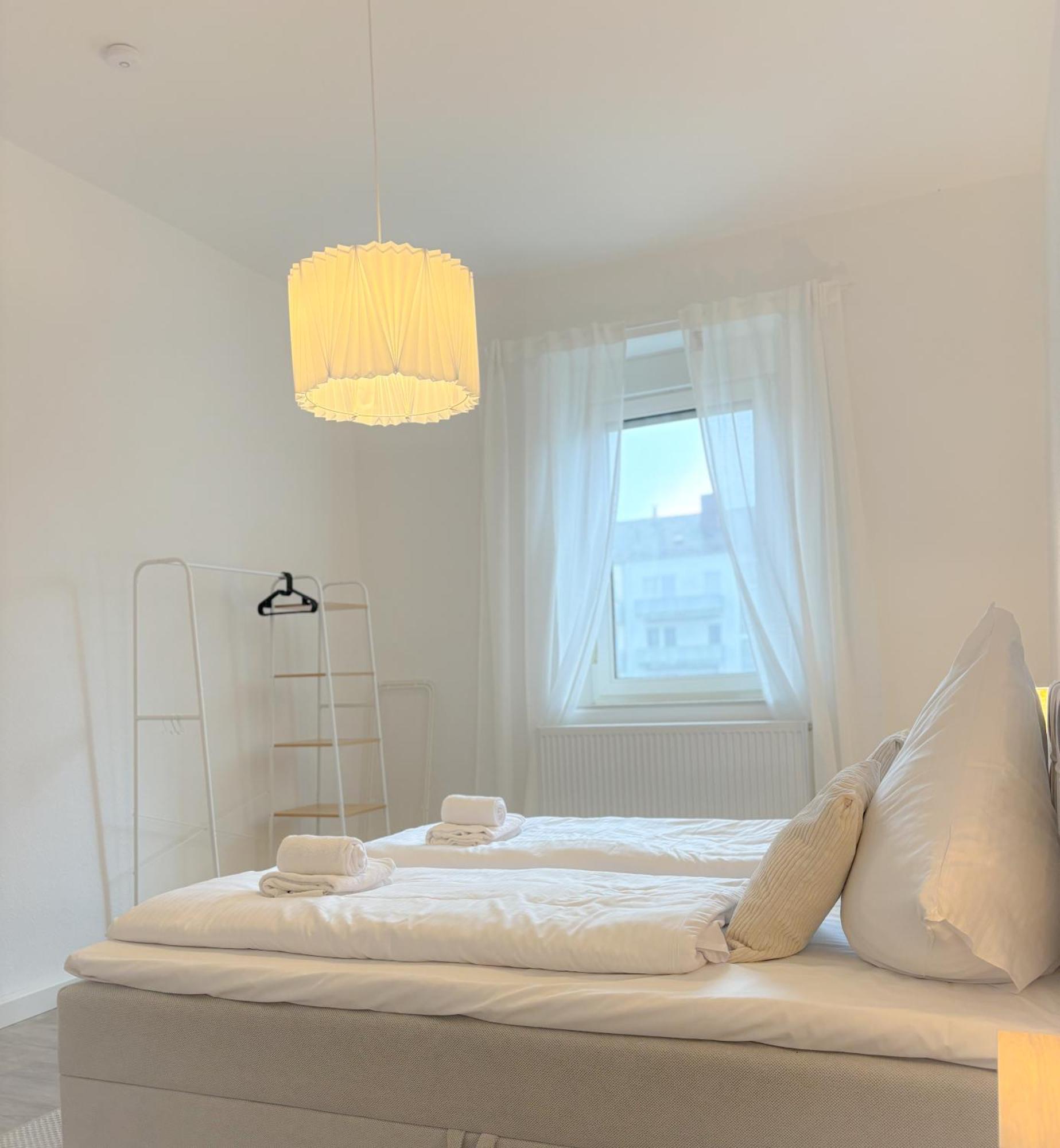 Helles City Apartment Fuer Familien & Gruppen Neu-Ulm Bagian luar foto